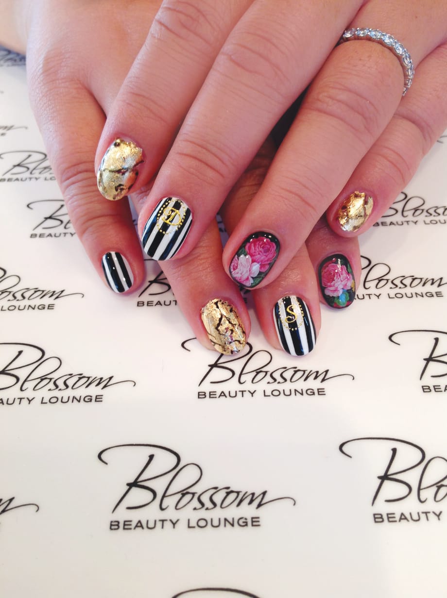 Step-and-Repeat-Style Backgrounds for Nail Art