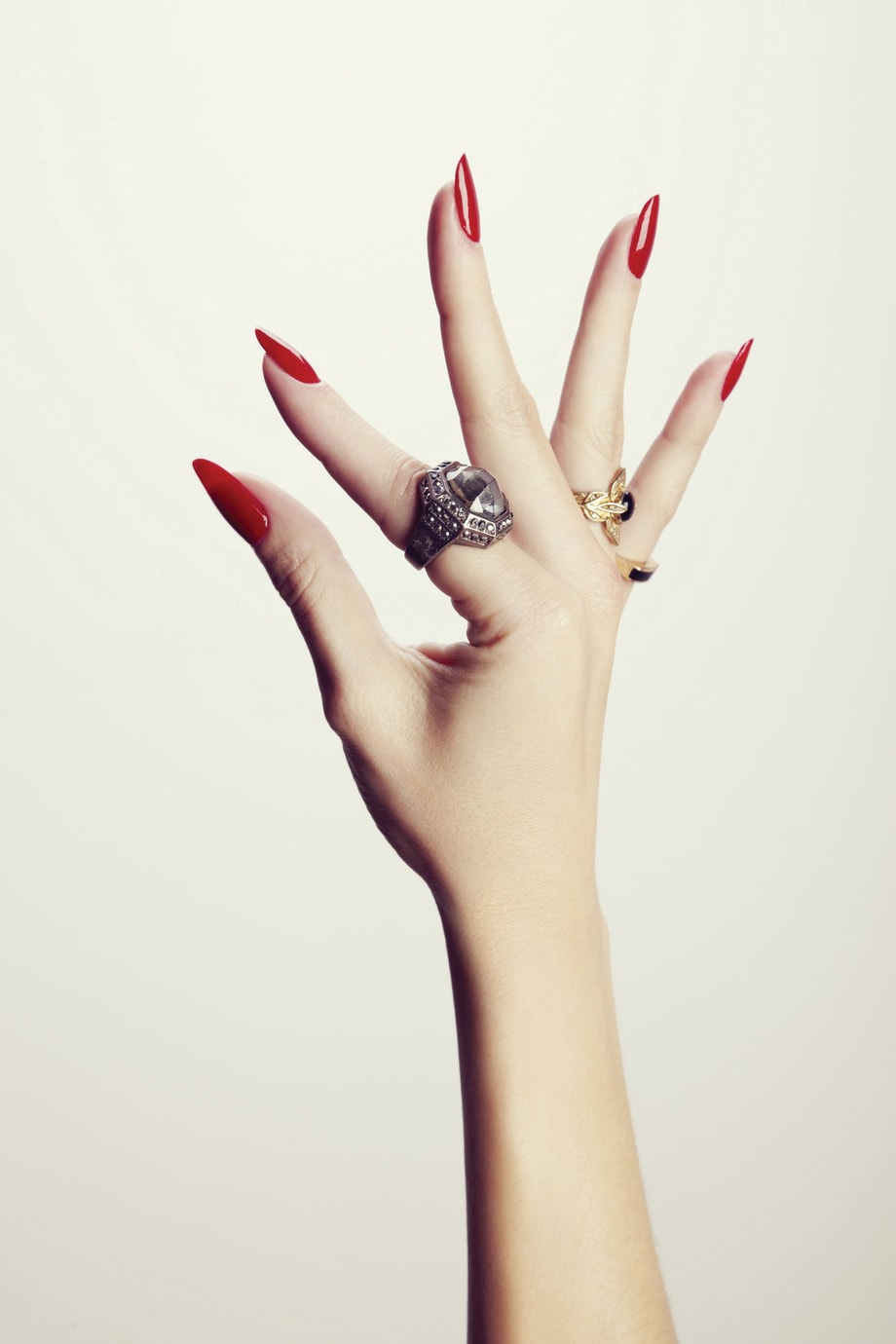 Author Tracks the Modern Mani