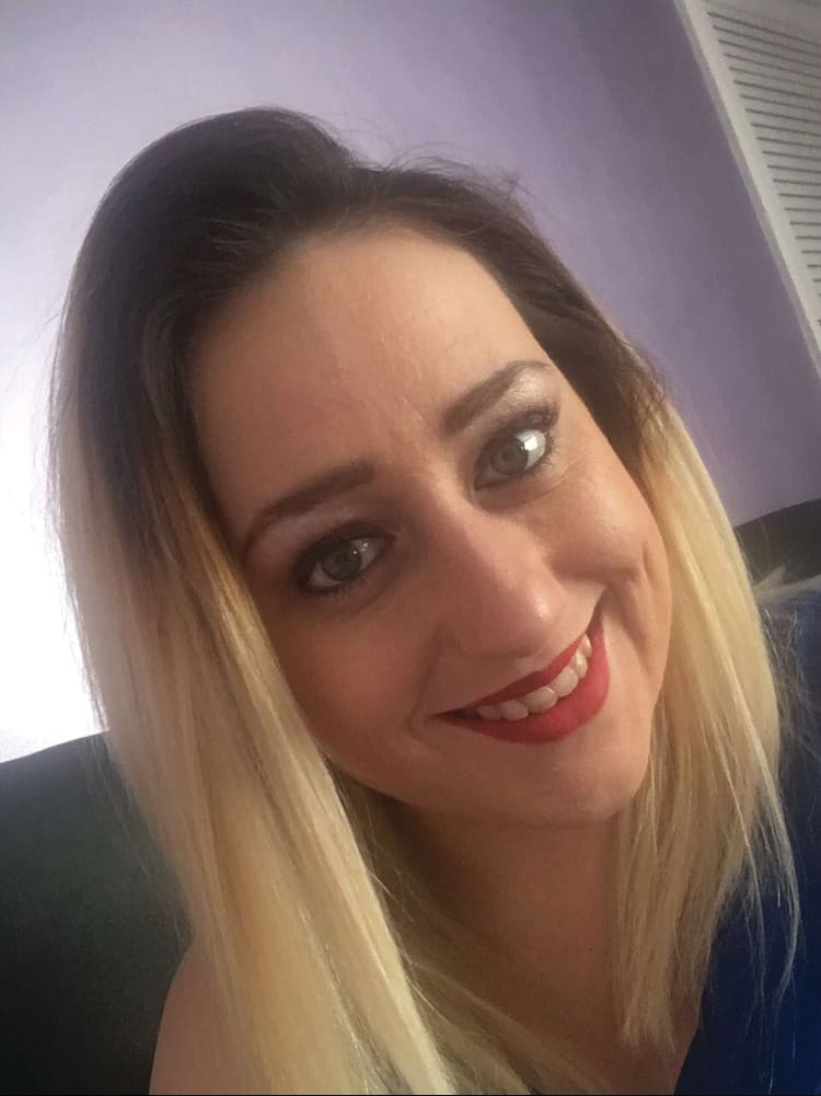 A Facebook Group for Nail Techs With a Family Feel