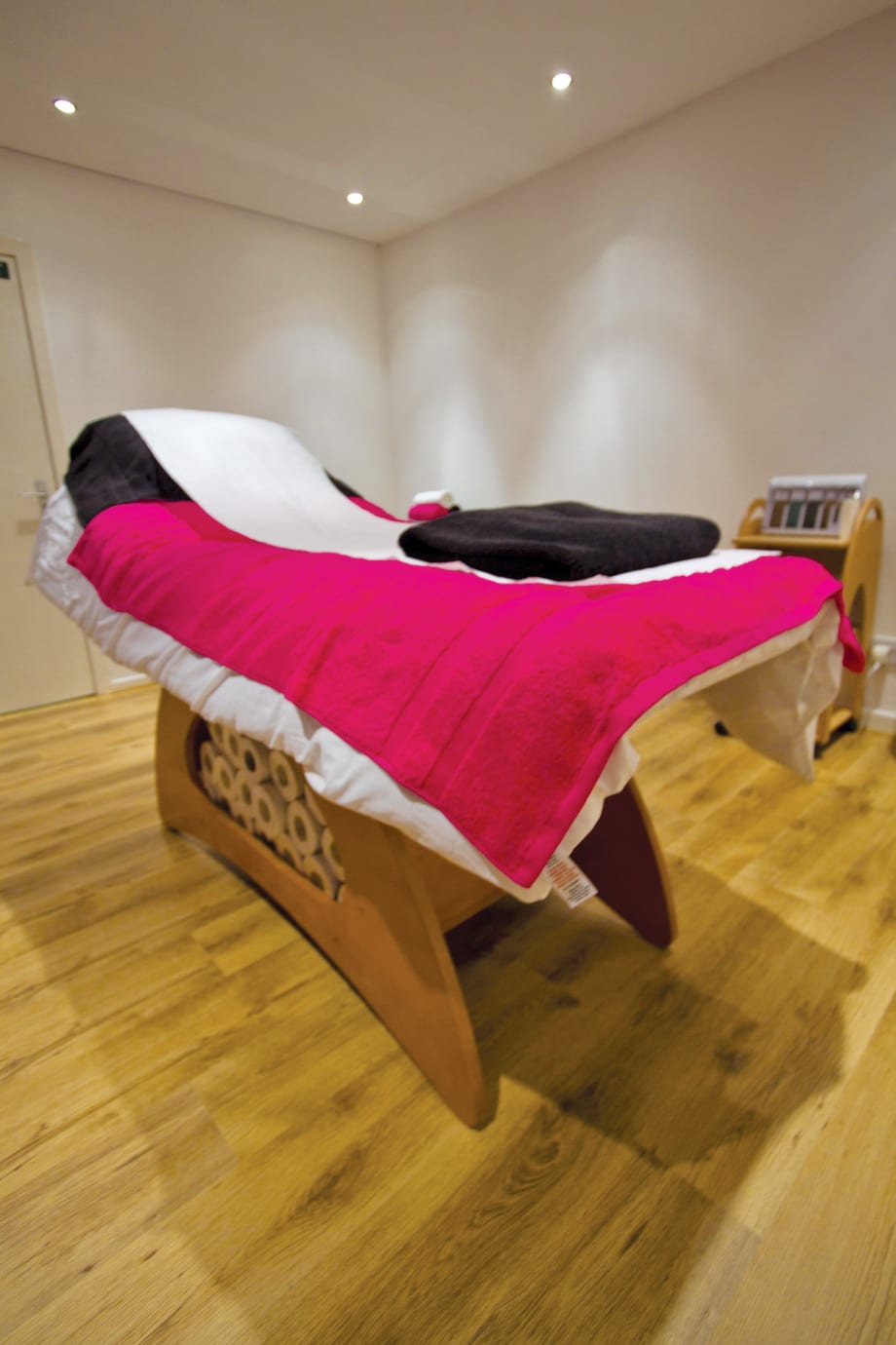 High-end Salon Brings Nail Art to Aberdeen, Scotland