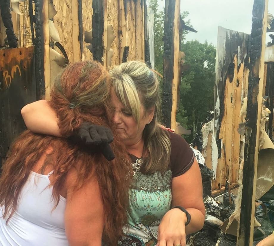 Nail Tech Rallies After a Devastating Fire