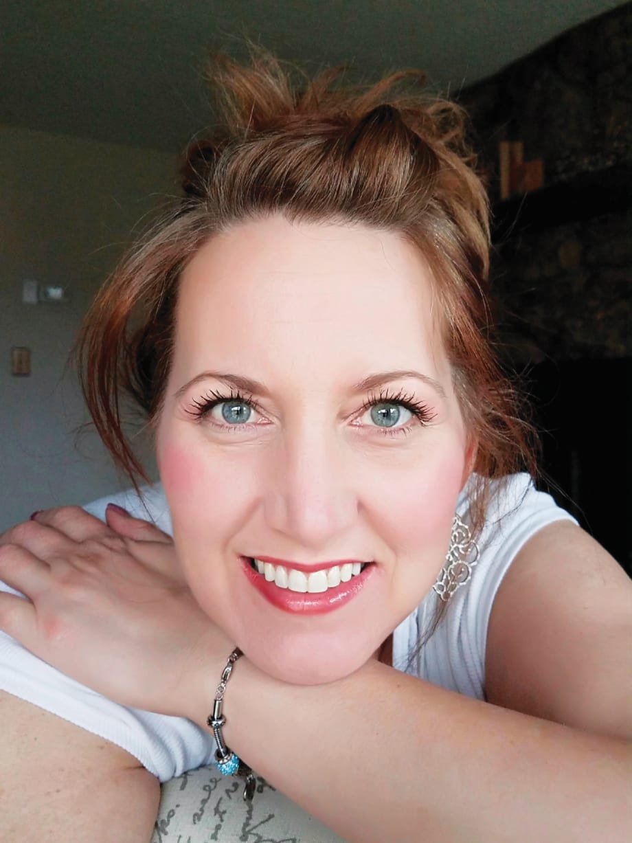 Independent Nail Consultant Provides Ongoing Education