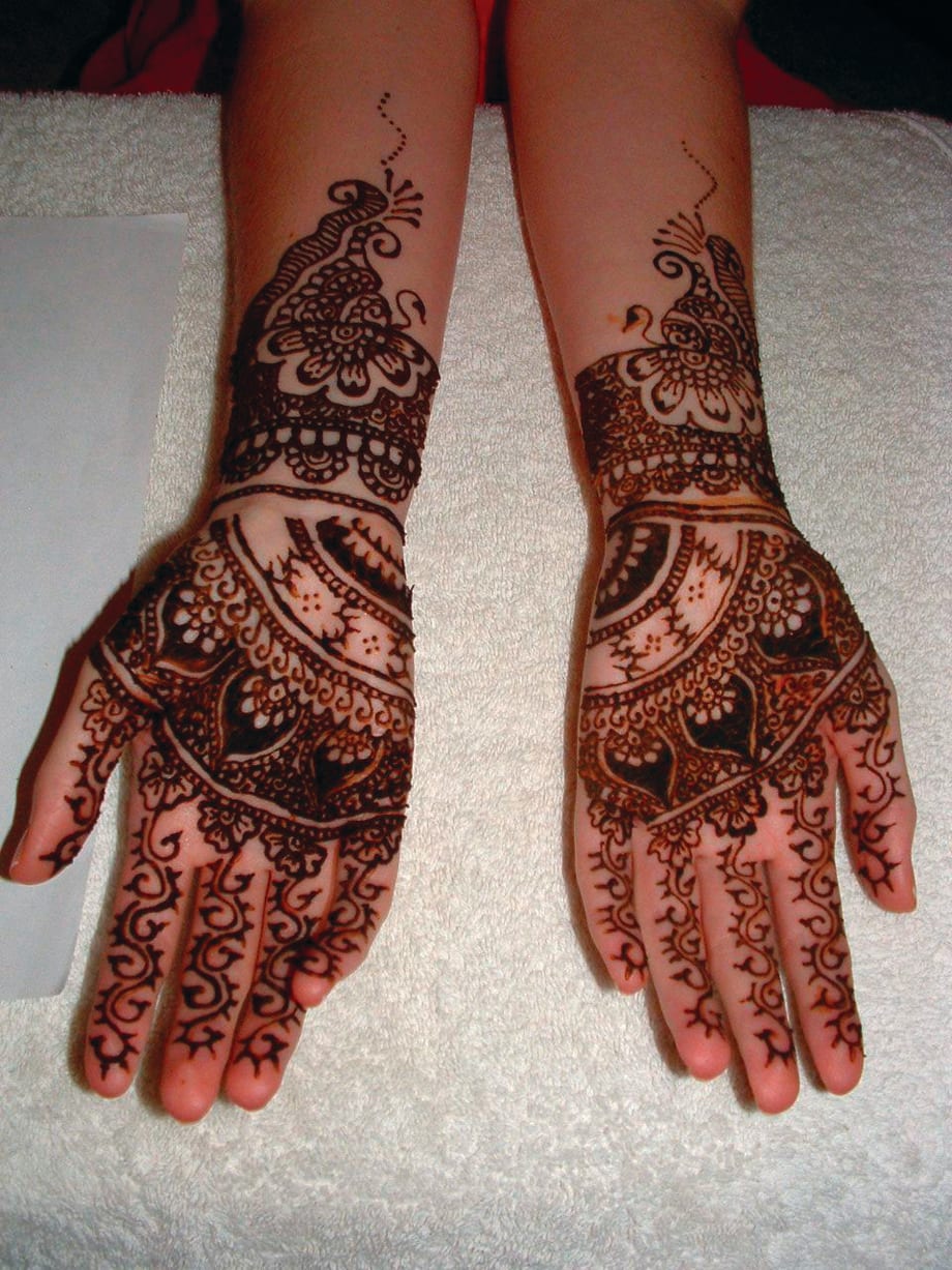 Nails and Henna Go Hand in Hand