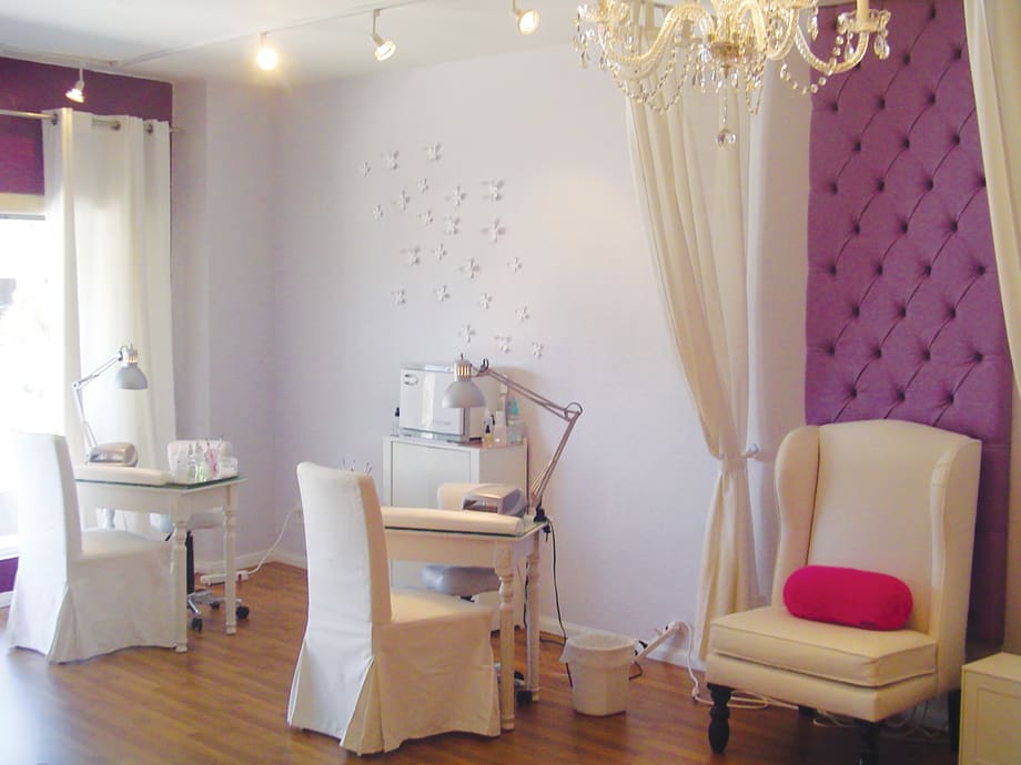 Beach-Side Nail Salon Makes a Splash