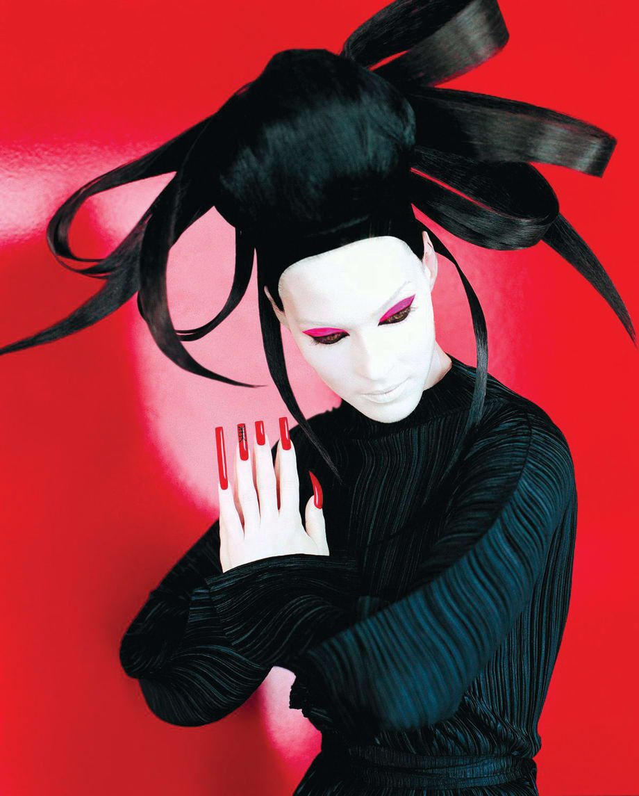 London Art Exhibition Shines Spotlight on Nails