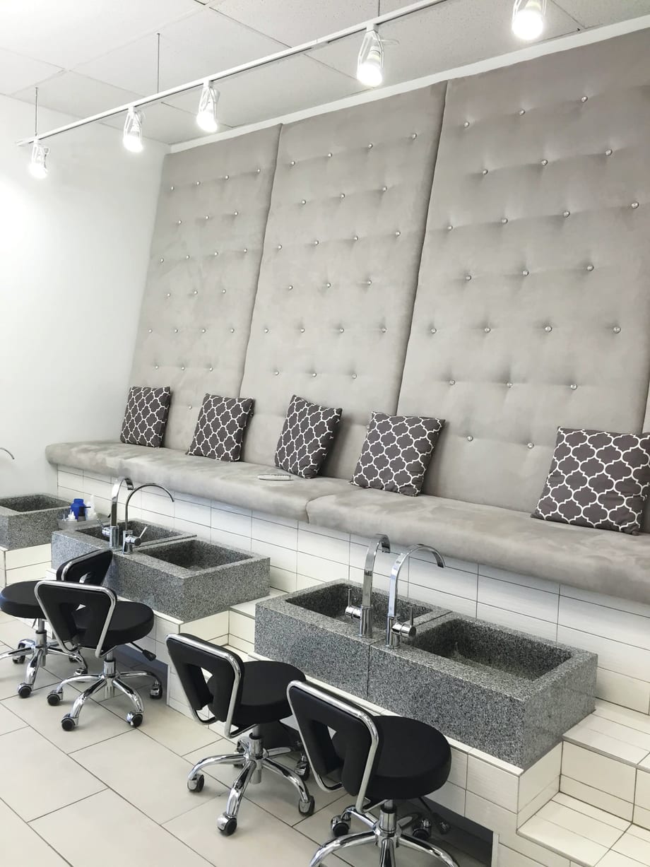 On the Road: Smudge Nail Bar