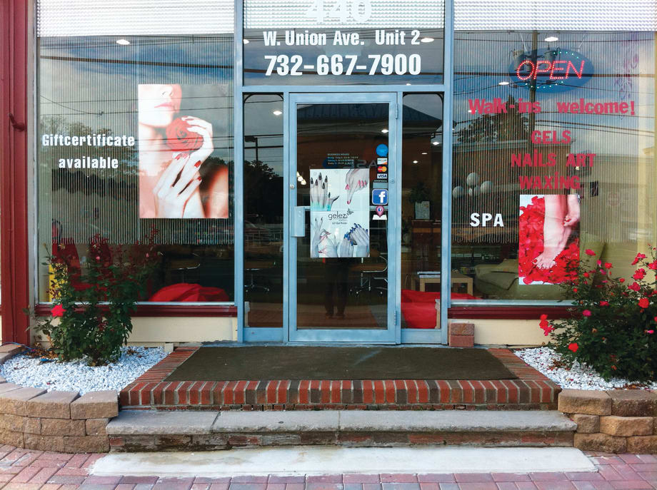 Salon Window Displays: 6 Examples