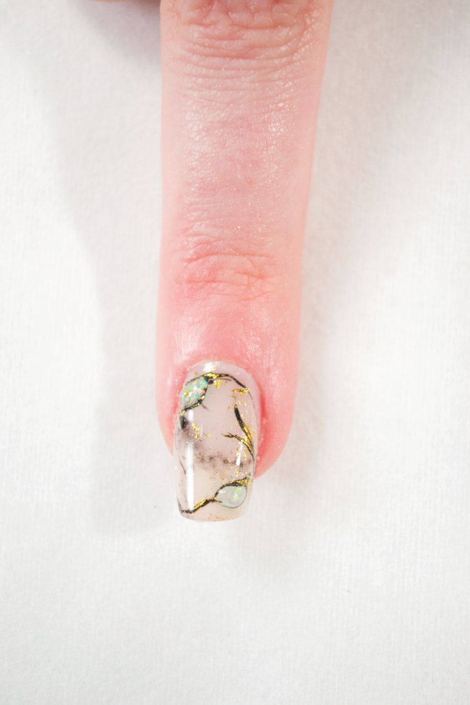 Kokoist Marble With Gem Accent Nail Art Tutorial
