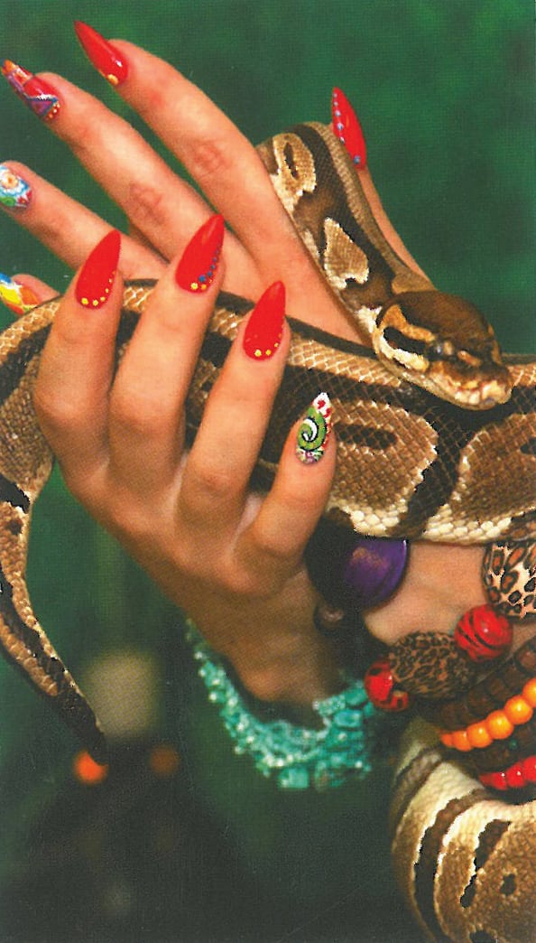 Be a Show Off: Add Nail Photos to Your Business Card