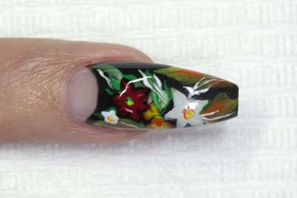 Traditional Floral Nail Art Design (Fado Alfacinha)