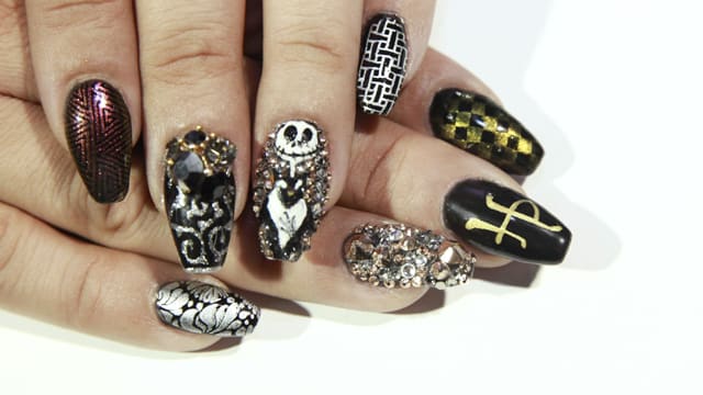 ISSE 2015: Caption Stamping Plates by Young Nails