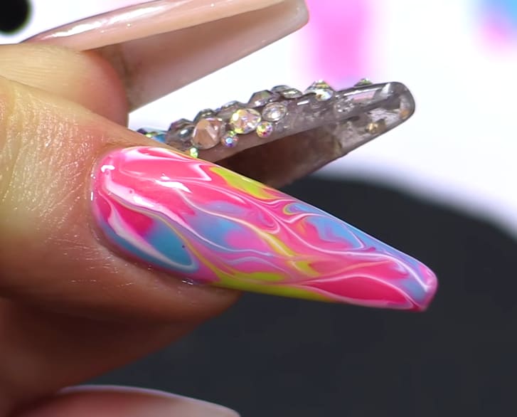 Glow-in-the-Dark Gel-Polish Marble Nails