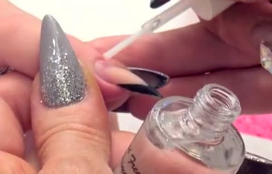 Acrylic Nail Infill