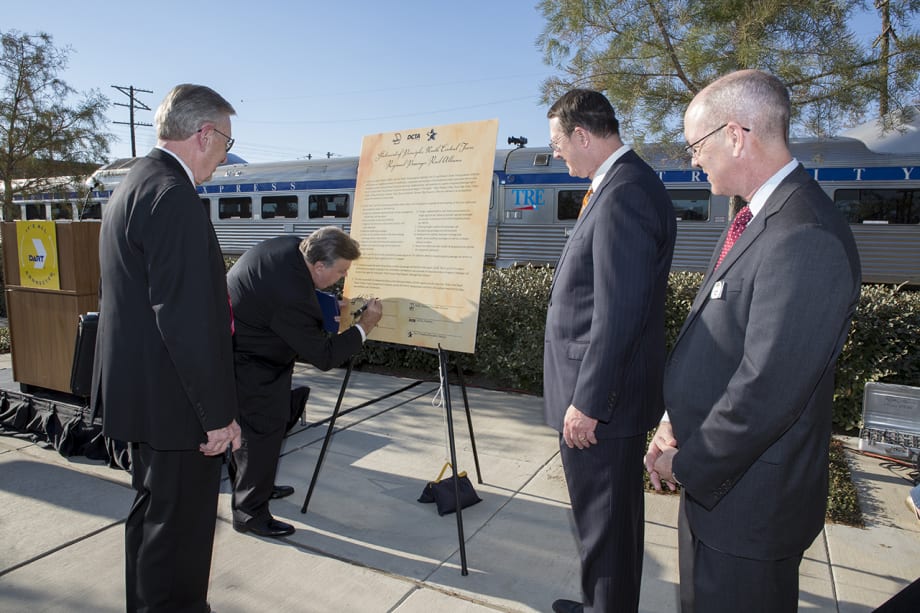 North Texas transit leaders sign cooperative agreement