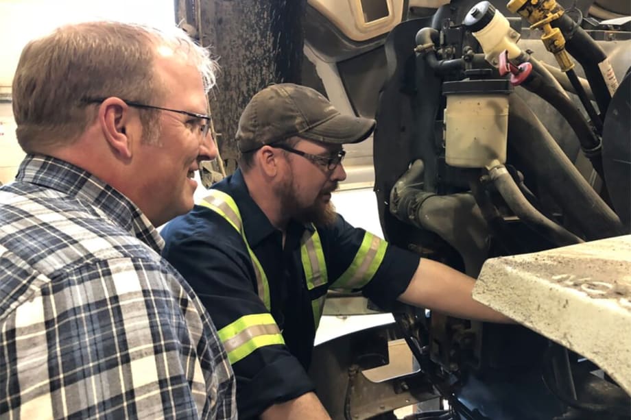 3 Ways Fleets Can Solve a Technician Shortage