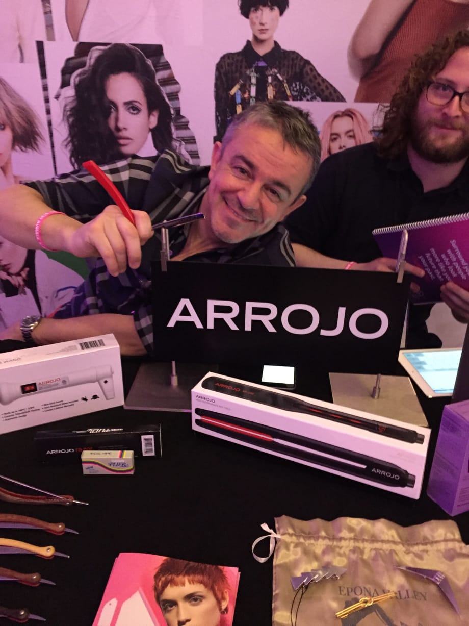 RAZOR CUTTING: Nick Arrojo Demos At The Millennium Experience
