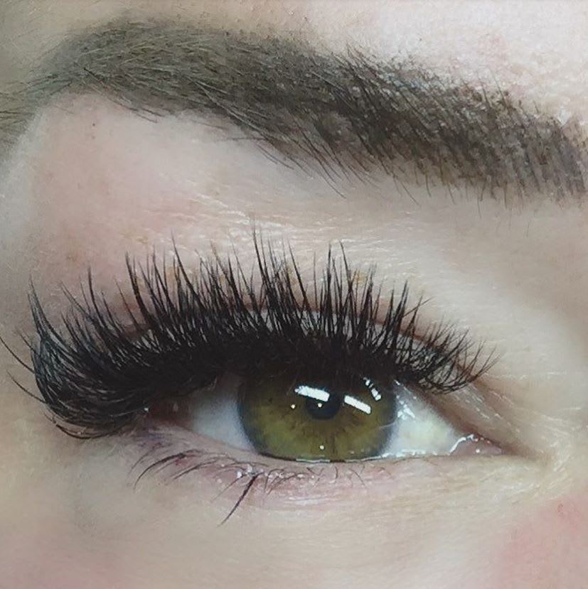Love at First Sight! 2 Back-to-School Eye Lash Extension Looks You Have to See