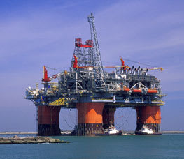 Crude Reaches Seven-Week Low on Strong Dollar, Weak Job Market