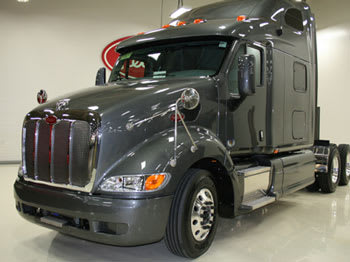 Peterbilt Celebrates 300,000th Truck Production