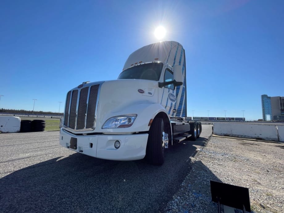 Report: ZEV Transition Will Cost U.S. Trucking $1 Trillion