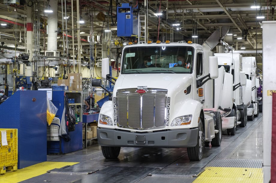 Yellow Buying More than 1,200 Peterbilt Model 579 Trucks