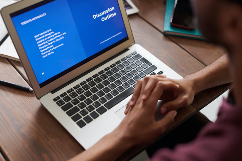 Fleet Safety Training: Classroom vs. Online