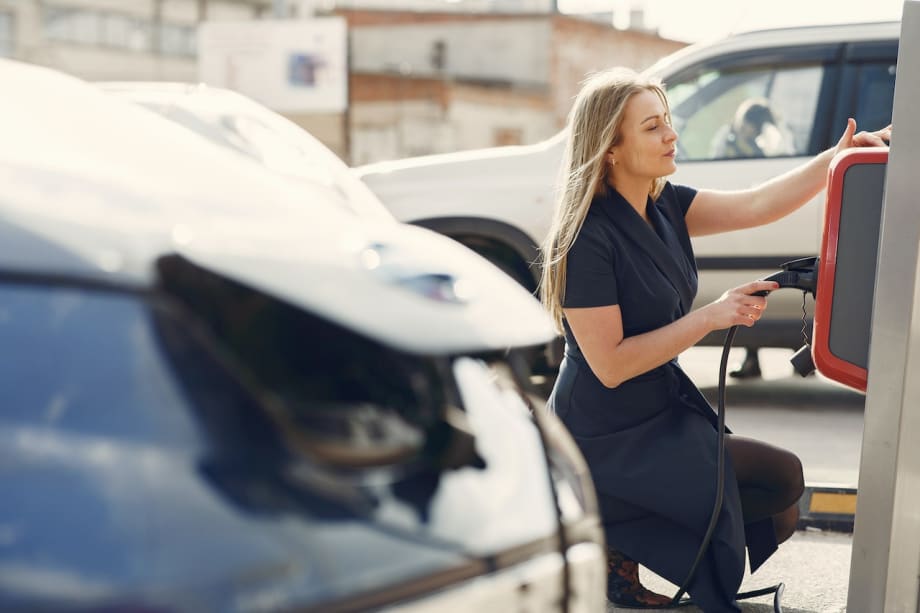 Fleet Drivers Find Variability in Public Charging Prices Confusing