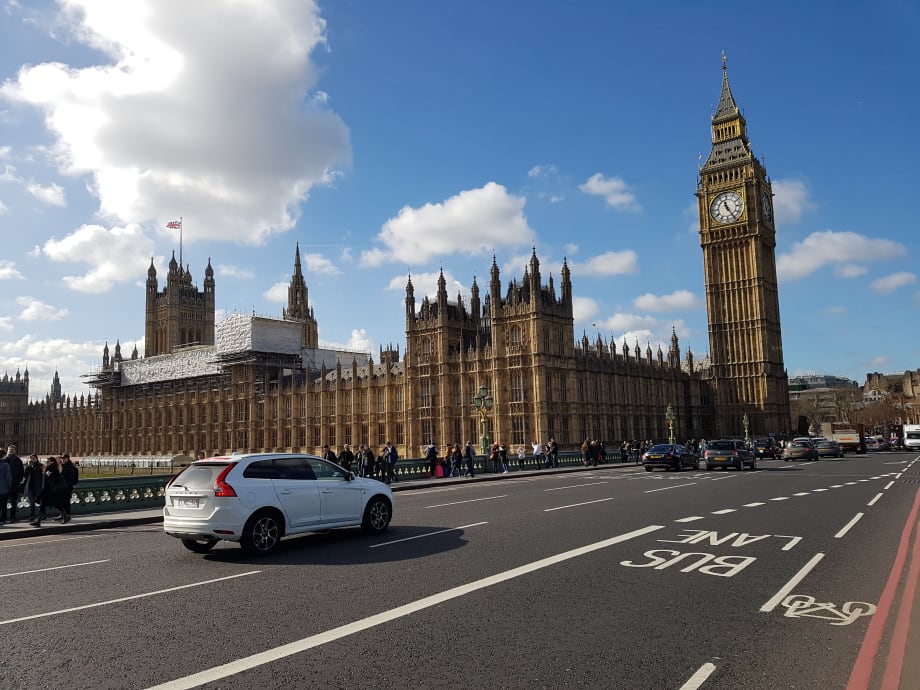 Majority of EV Drivers in U.K. Unhappy with Inaccessible Charging