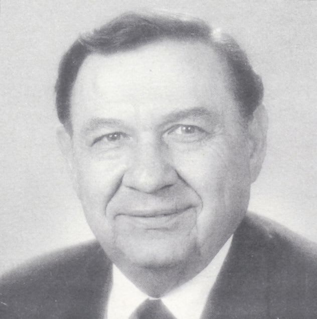 Chrysler's Piconke Retires, Capping a 42-Year Career