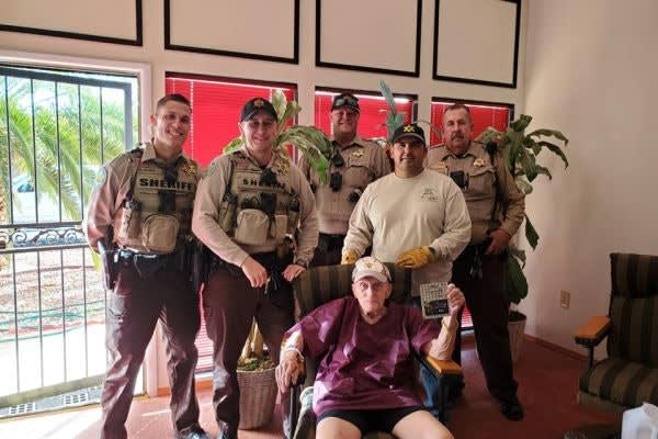 Arizona Deputies Bring Elderly Man Groceries, Repair His Home