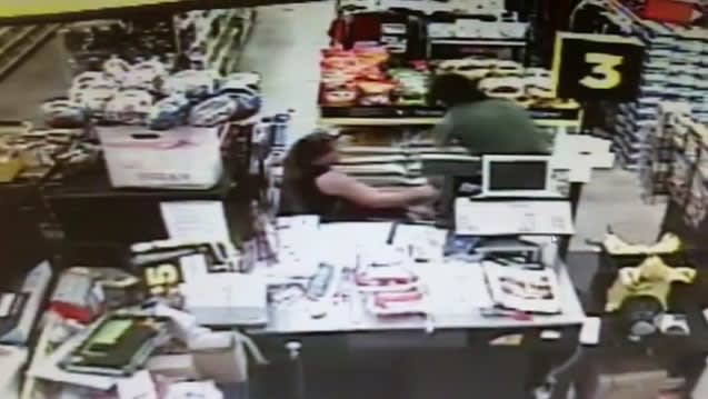 Video: Florida Mom, Deputy Thwart Abduction of Girl, 13, in Store