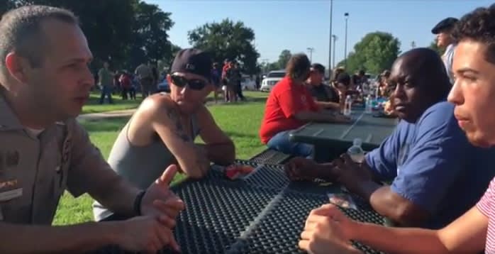 Video: Diverse Kansas Citizens Gather for Barbecue With Police