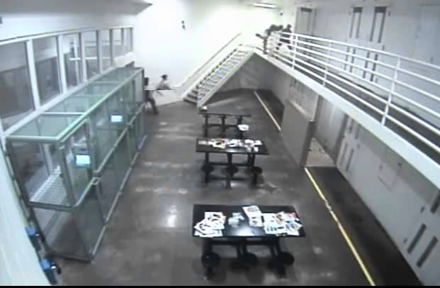 Video: Arizona Corrections Officer Saves Inmate's Life