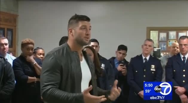 Video: Tim Tebow Visits NYPD Precinct, Honors Fallen Officer