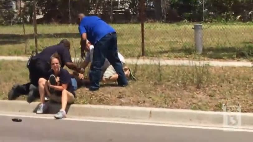 Video: Citizens Help FL Officer Being Attacked by Suspect