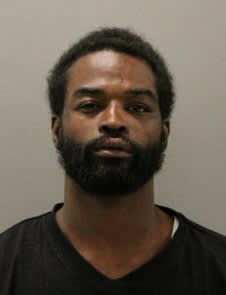 Man Pulls Two Guns on Chicago Officer, Tries to Steal Duty Weapon