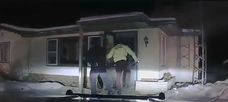 Video: MN Officers Rescue Couple from Burning Home