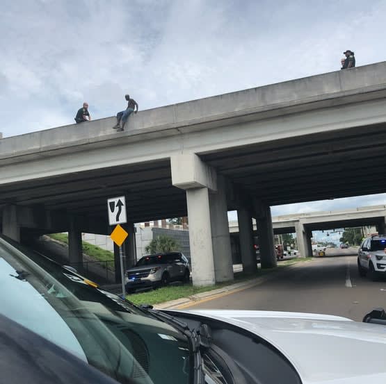 Florida Deputy Talks Suicidal Man Off of Overpass