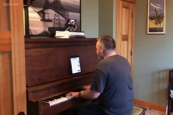 Oregon Officer Posts Piano Performances to Facebook During COVID-19 Outbreak