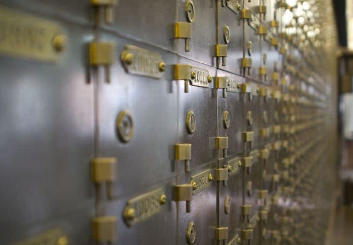 FBI: Bank Crimes Fell In 2010