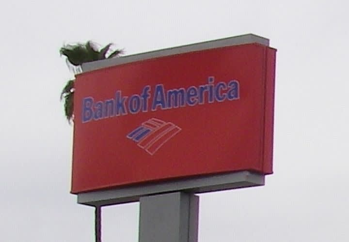 Cancer Patient Tackles Florida Bank Robber