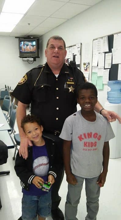 Ohio Deputy Gets Hotel, Buys Clothes for Homeless Mother, Kids