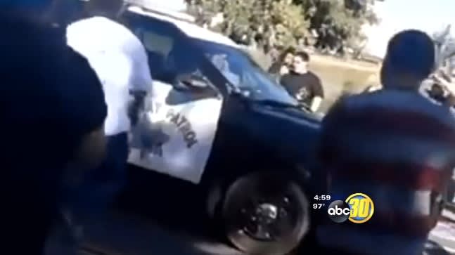 Video: California Trooper Mobbed in Car at Fresno Intersection