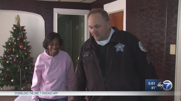 Video: Chicago Sergeant Under Investigation for Helping Homeless Girls, Grandmother