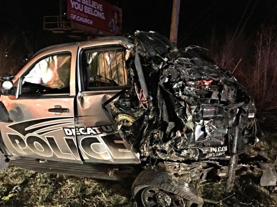 TX Officer Survives Crash With 18-Wheeler