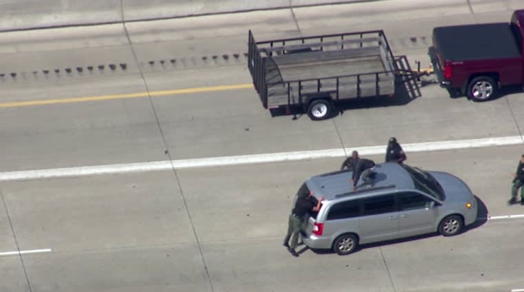 Video: Detroit Officers Tackle Homicide Suspect on I-75