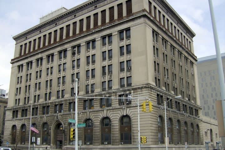 Detroit Mayor Dismisses Police Chief