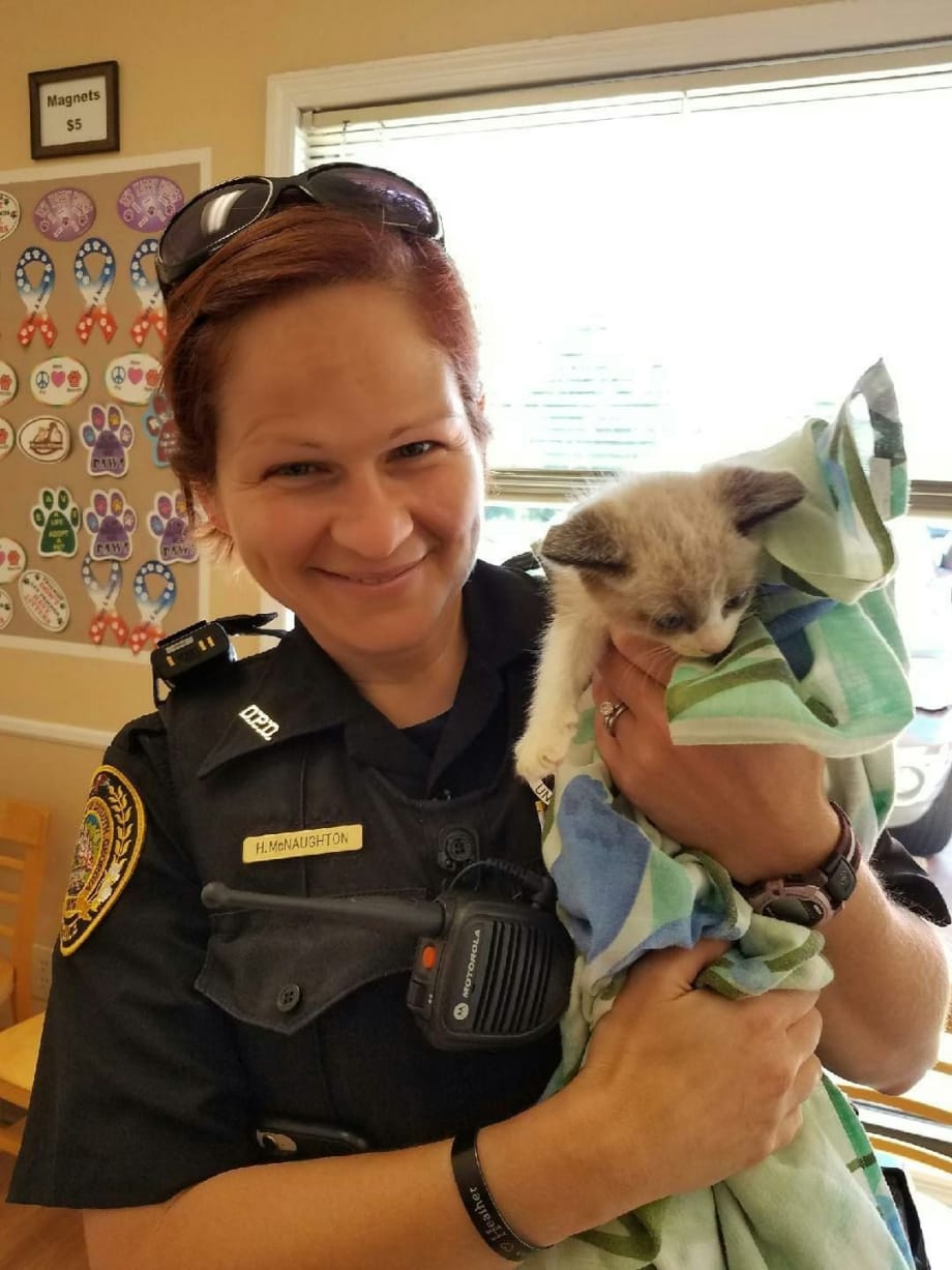 Georgia Officer Gives Family a Ride to Get Kitten