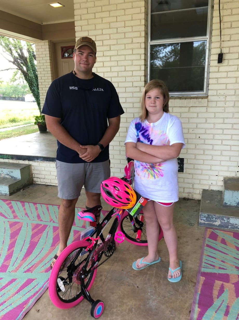 Arkansas Deputy Gives New Bike to Girl Who had Hers Stolen