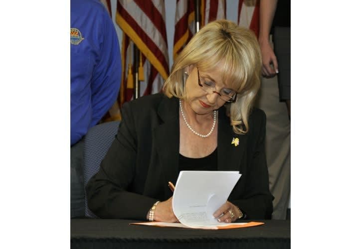 Arizona Immigration Law Gives Officers Ability to Detain Suspected Illegals